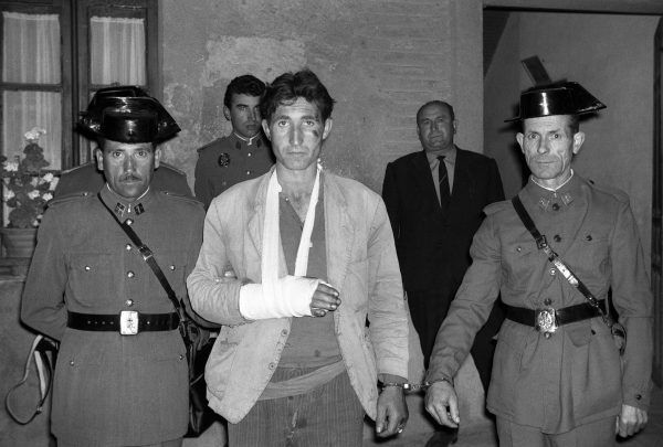 CRIMINALIDAD-DETENCIÓN DE "EL LUTE": Salamanca, 14-6-1966.- Detención de El Lute, tras fugarse de un tren en marcha. EFE/Ángel Esteban.