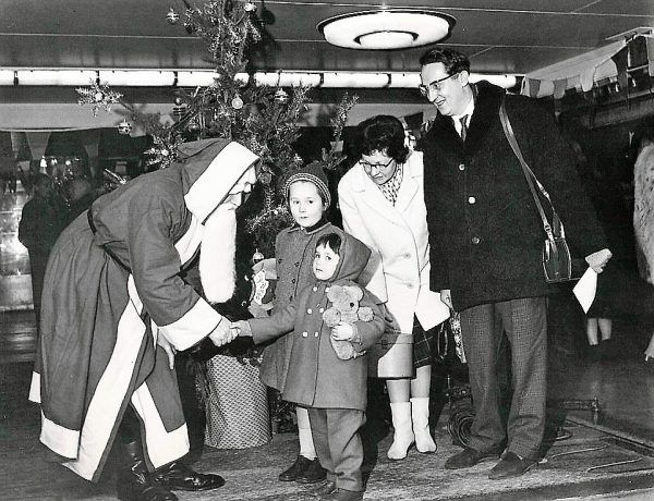 Papá Noel, una cosa de gente europea y americana, hasta que decidió aterrizar también en nuestras carpetovetónicas tierras.