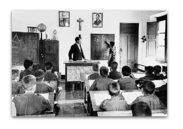 Aula de una escuela en los tiempos de Franco.