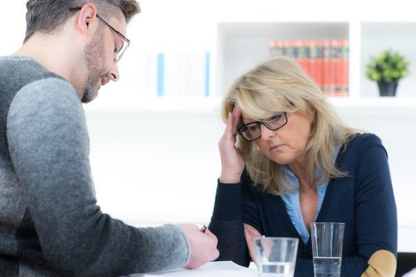 patientin beim therapeuten