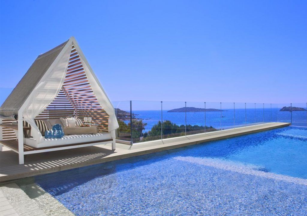 ME Ibiza, disfrutar del verano bajo las estrellas