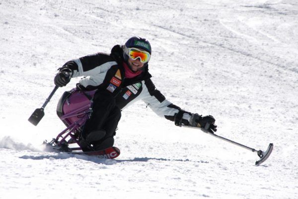 skiando feliz
