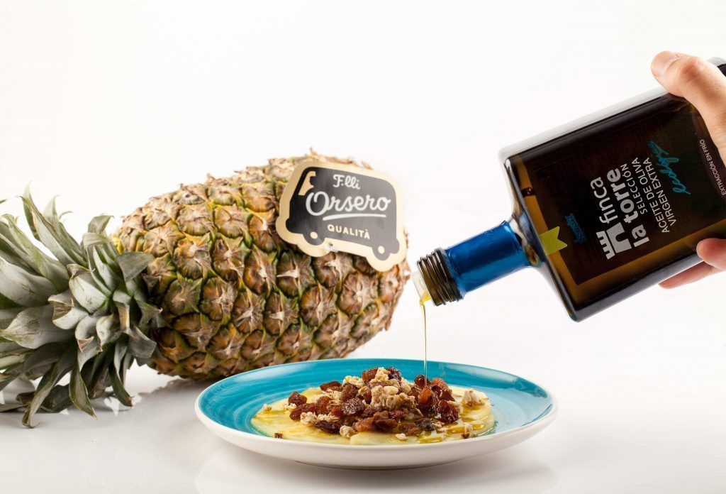 Aceite de oliva y fruta fresca