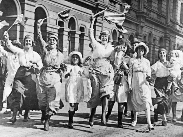 1918. El 11 de noviembre de 1918, tras años de guerra, la paz trajo de nuevo la felicidad.