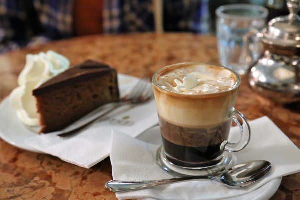コーヒーとチョコレートケーキ