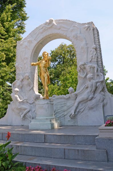 johann strauß denkmal in wien