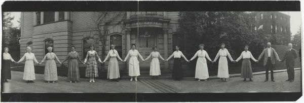6a desde la izquierda, Henrietta Swan Leavitt; 10a, Annie Jump Cannon. Año 1918. (Fuente Harvard-Smithsonian Center for Astrophysics)