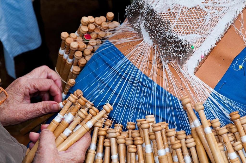 La Muestra de Encajes de Bolillos en Camariñas, un clásico de la artesanía gallega