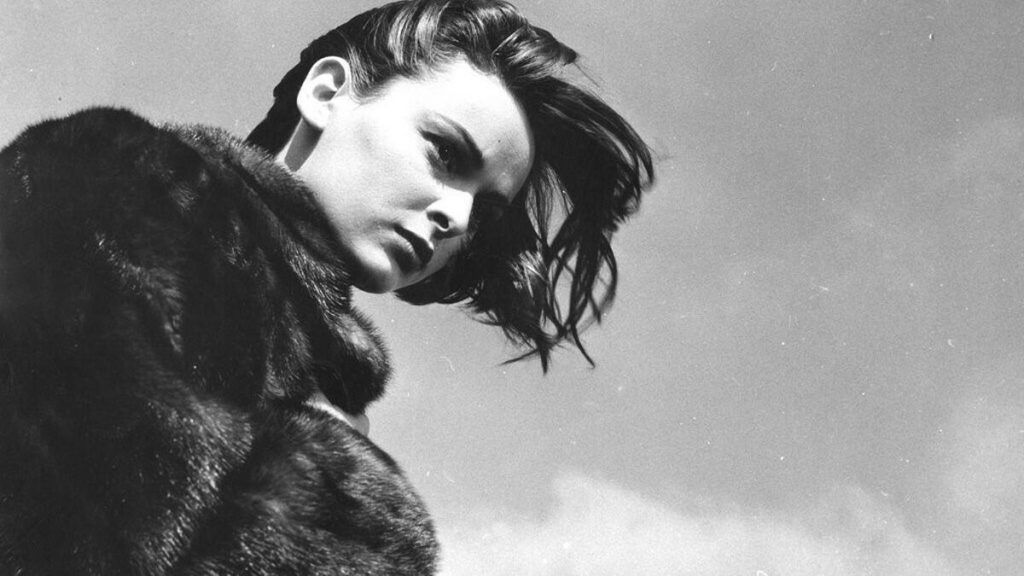 La transgresora y libre mujer del pelo azul: Lucía Bosé